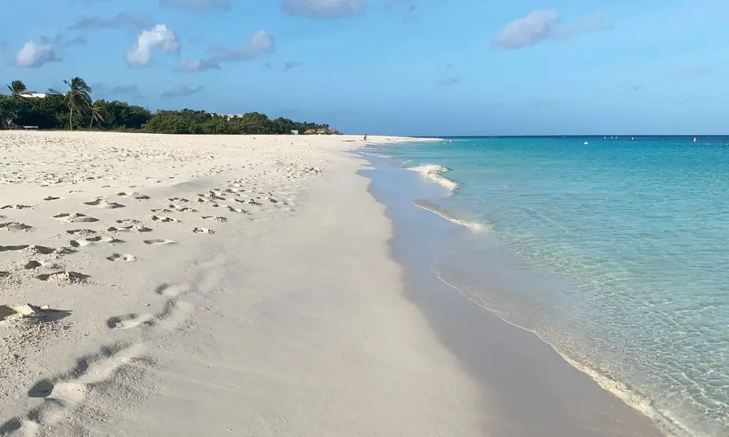 white sand and turquoise-colored water at Eagle Beach in Aruba