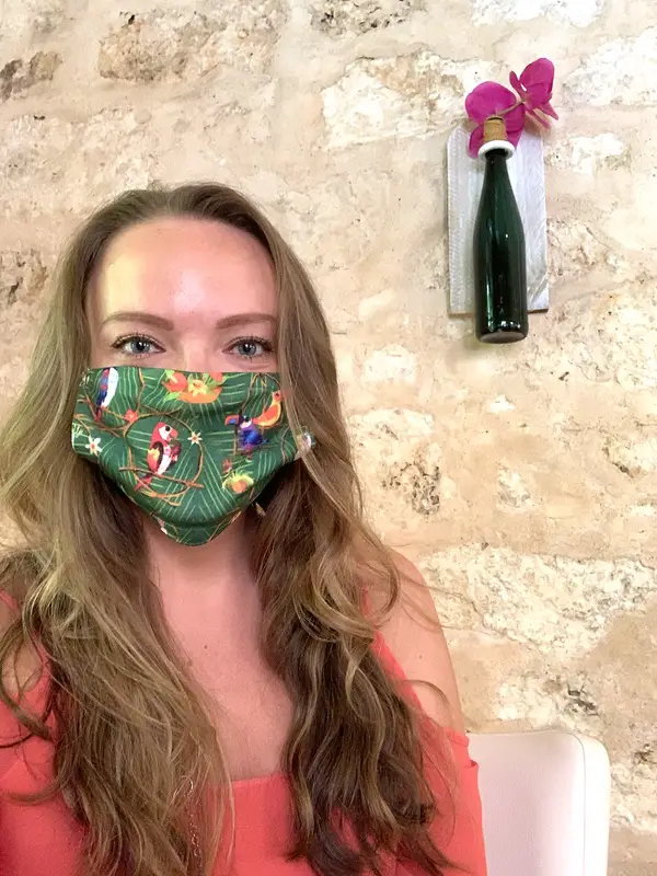 woman wearing a tropical-patterned face mask at Bistro de Suikertuin in Oranjestad