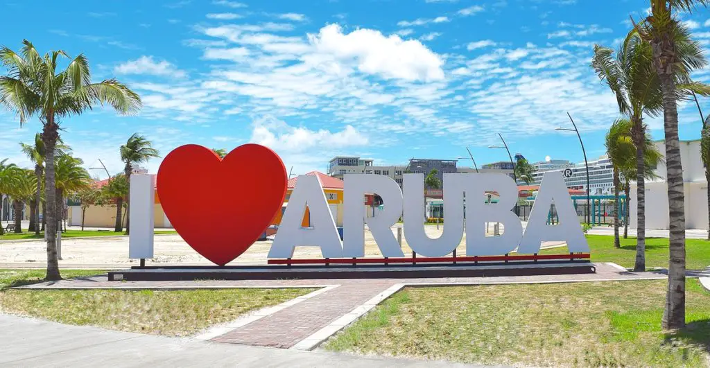 the “I love Aruba” sign in Oranjestad